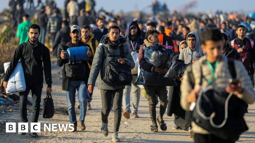 Palestinians begin return to north Gaza as deal reached to free six hostages