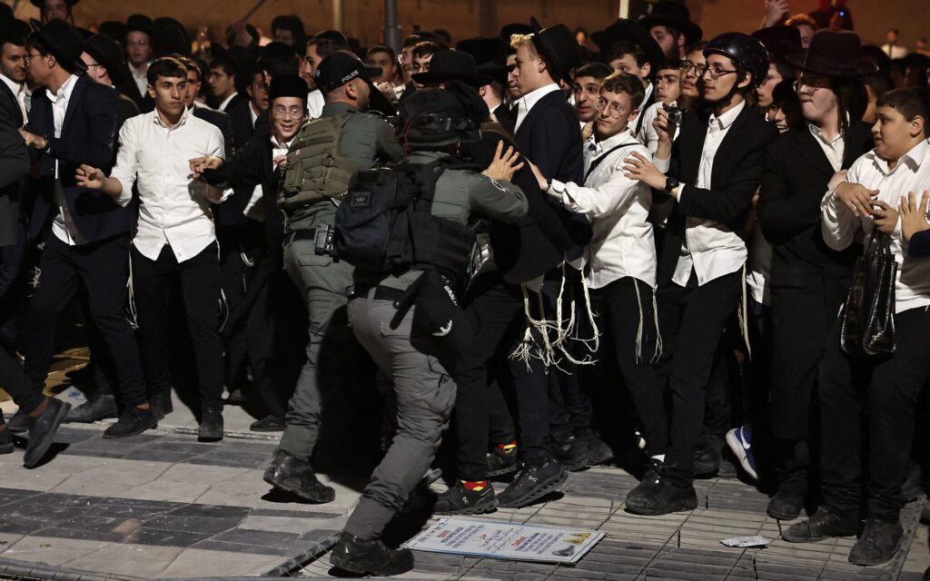 Hundreds of ultra-Orthodox men clash with cops at end of anti-enlistment protest