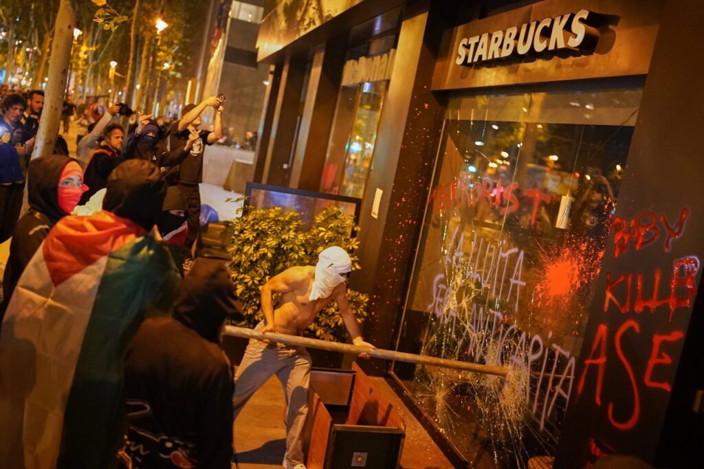 Anti-Israel rioters break store windows, light fires as thousands march in Barcelona