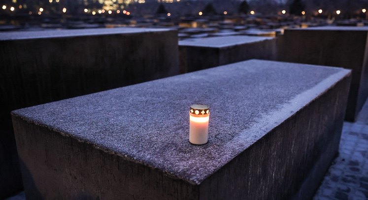 The Plot Against the Holocaust – Commentary Magazine